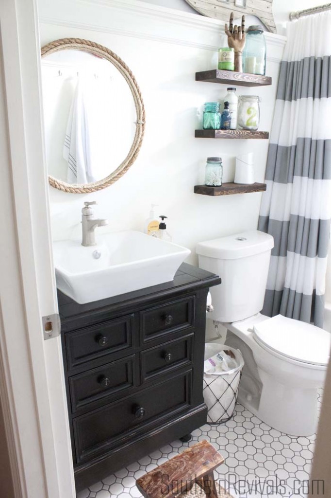 DIY Rope Bathroom Mirror Tutorial #nautical #bathroom SouthernRevivals.com