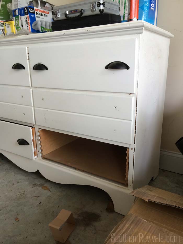 Furniture Redos Dresser Makeover #paintedfurniture #milkpaint #driedlavendar SouthernRevivals.com