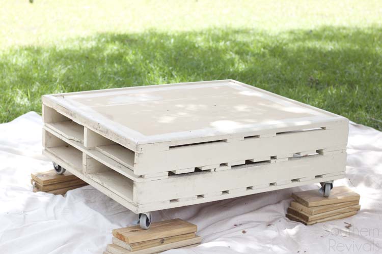 DIY Pallet Coffee Table Gets an Outdoor Makeover - Southern Revivals