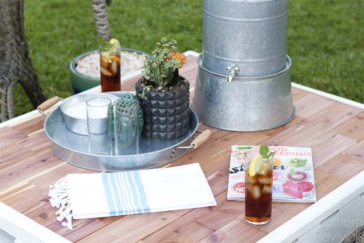 DIY Outdoor Pallet Coffee Table