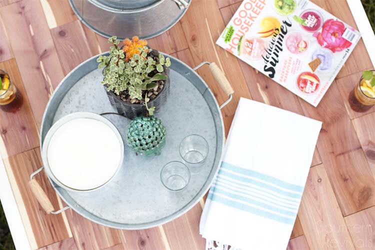 DIY Outdoor Pallet Coffee Table