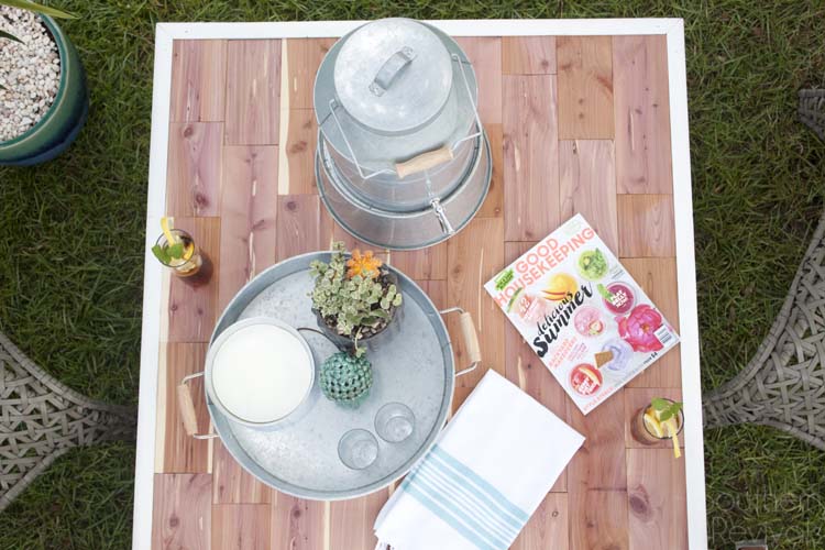 DIY Outdoor Pallet Coffee Table