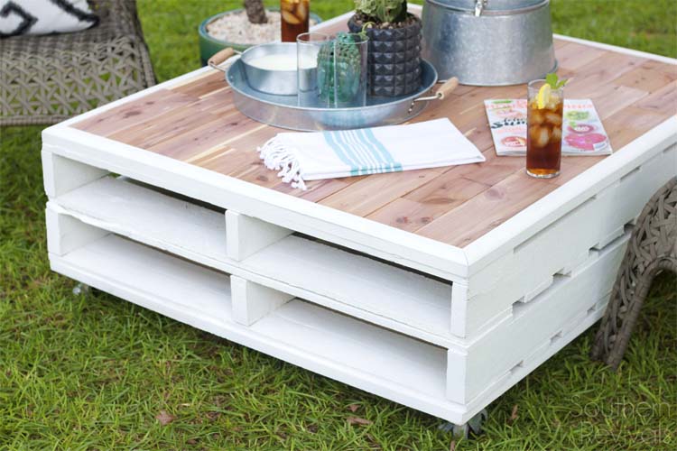 Diy Pallet Coffee Table Gets An Outdoor, How To Make A Garden Coffee Table From Pallets