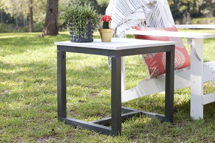 DIY Outdoor Side Table | Pottery Barn Knockoff