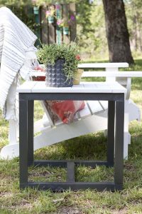 DIY Outdoor Side Table | Pottery Barn Knockoff