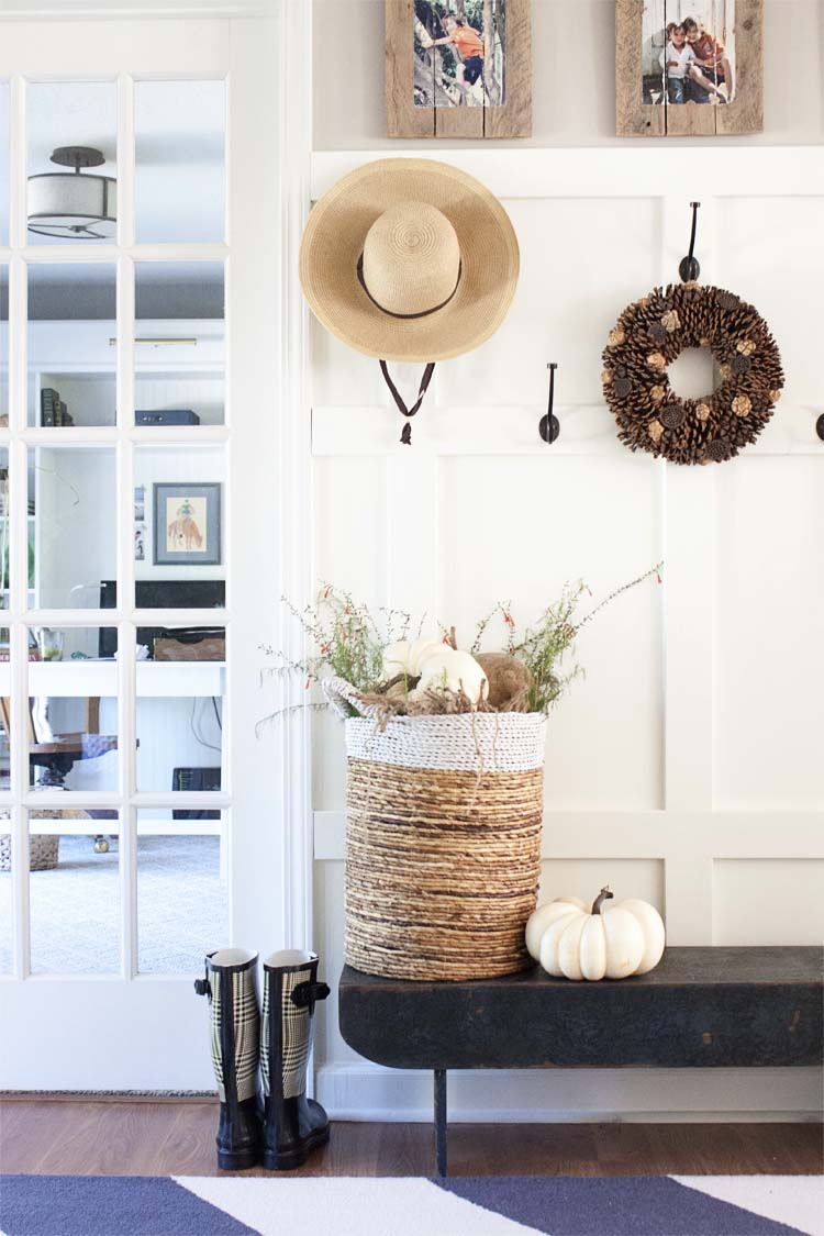 Farmhouse style | Farmhouse-Inspired Fall Table Decorations