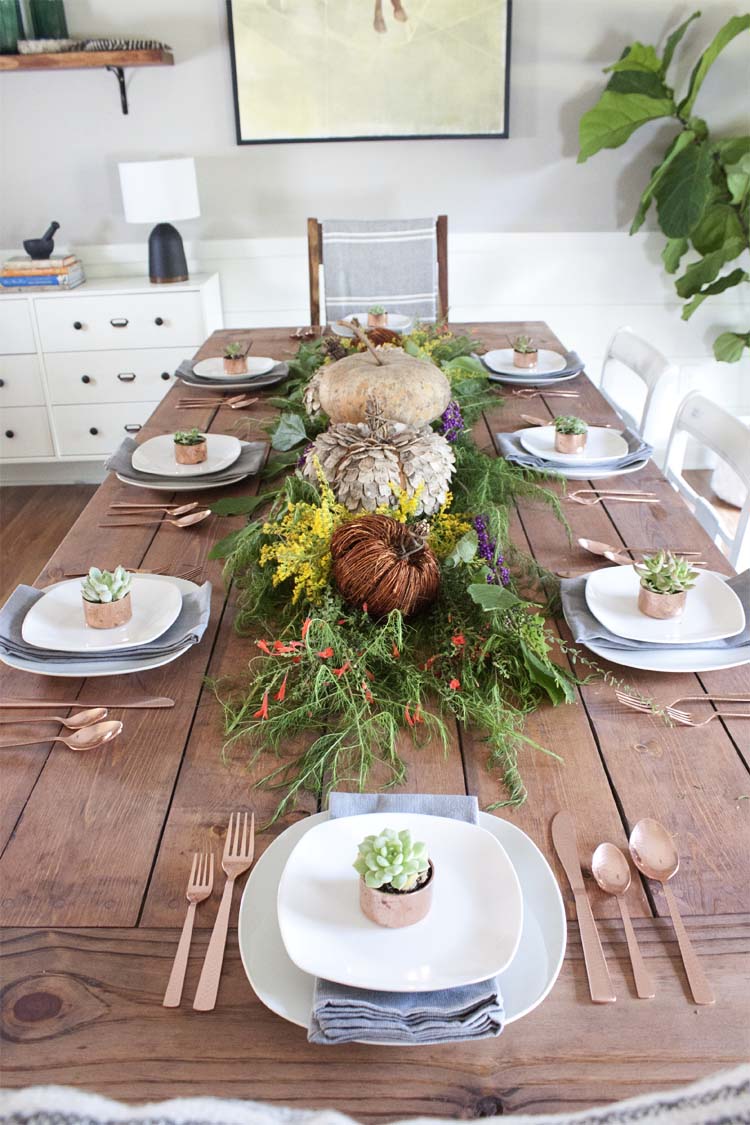 Farmhouse style | Farmhouse-Inspired Fall Table Decorations