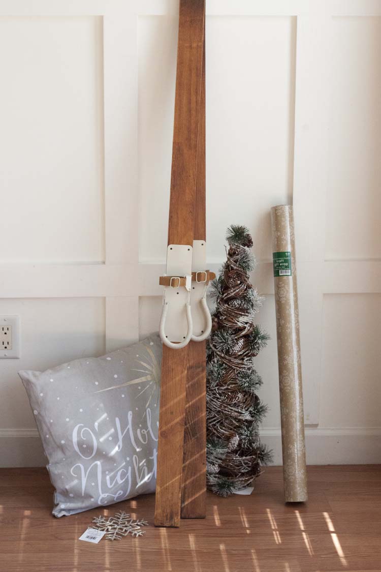 Farmhouse Christmas Entryway Styling Ideas