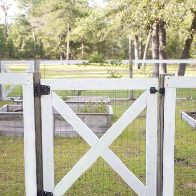 Farmhouse style DIY Garden Fence