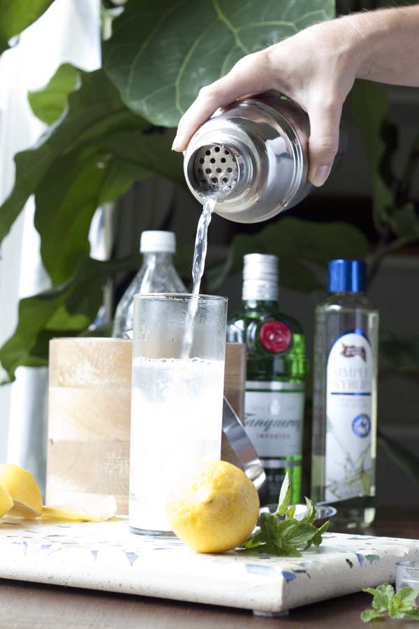 How to Make a Tom Collins Cocktail