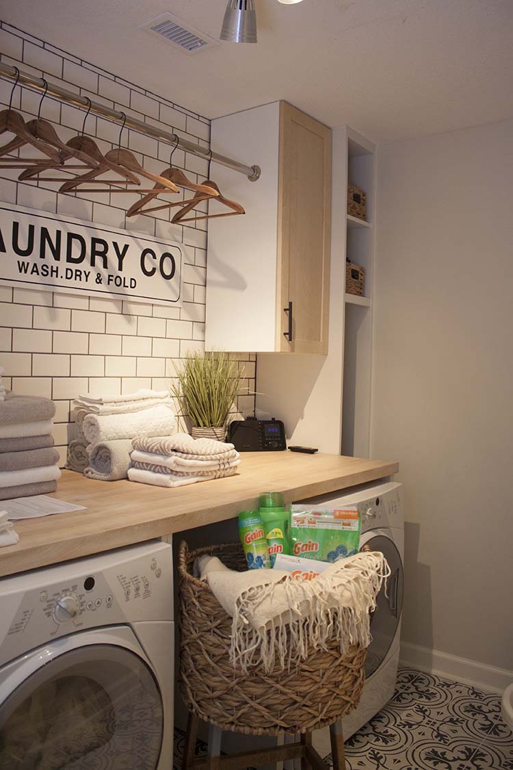 modern farmhouse laundry room 