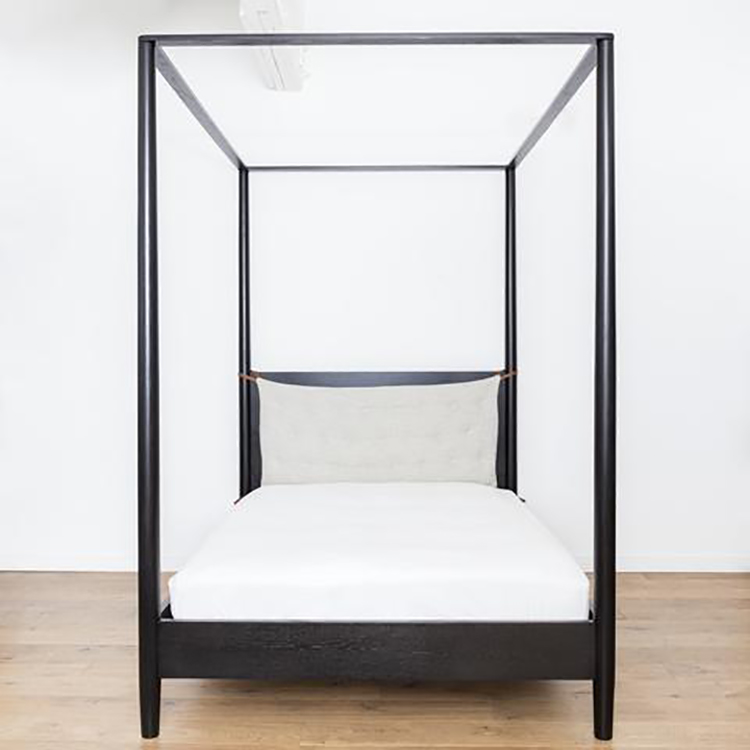 black canopy bed