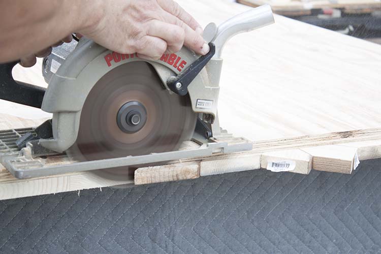 trimming wood edges with circular saw 