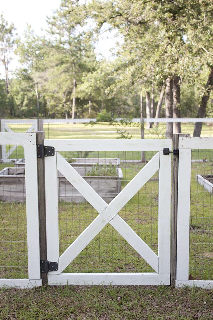 Farmhouse Style Diy Garden Fence Southern Revivals Farmhouse Style Diy Garden Fence Southern Revivals