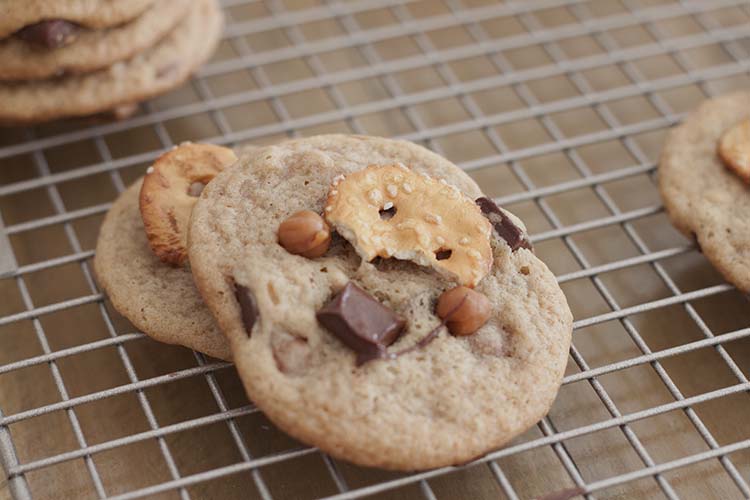 chewy-caramel-pretzel-chocolate chunk cookies