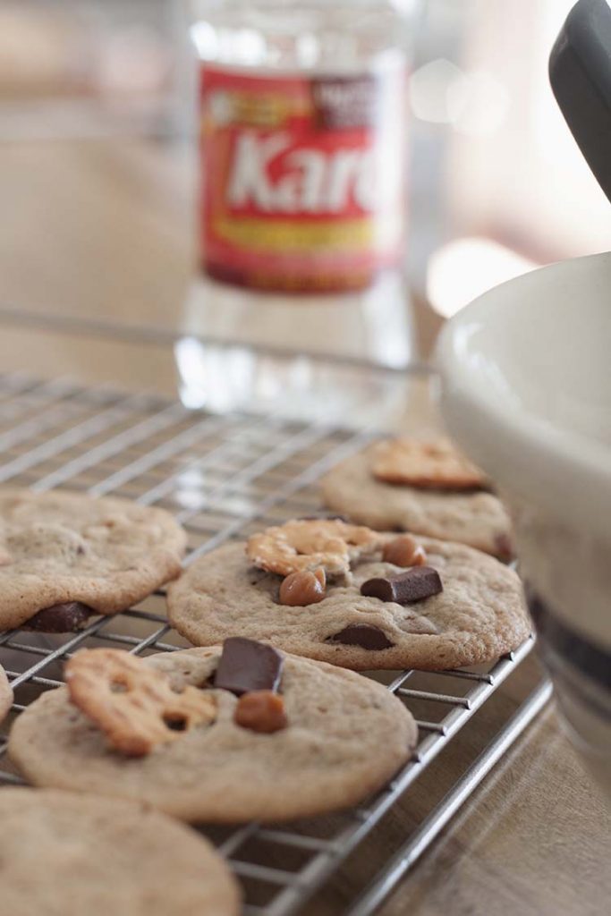 chewy-caramel-pretzel-chocolate chunk cookies